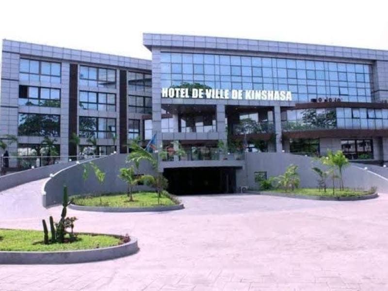 Kinshasa résilie les contrats de perception des taxes de stationnement et de parking